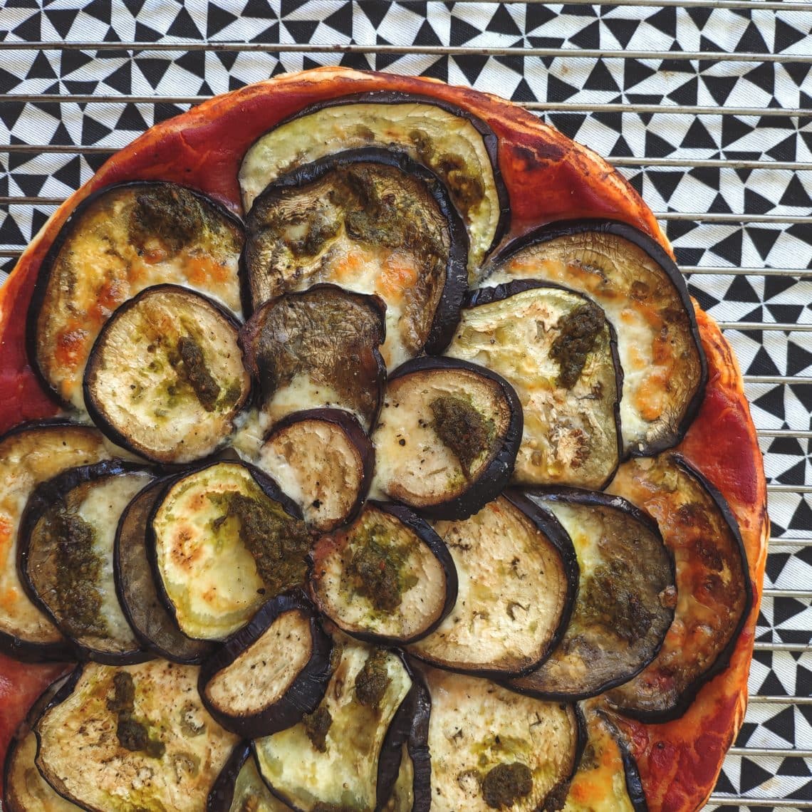 Tarte aubergine, mozzarella et pesto simple et rapide Grignotine